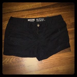 BLACK RIPPED MID RISE JEAN SHORTS